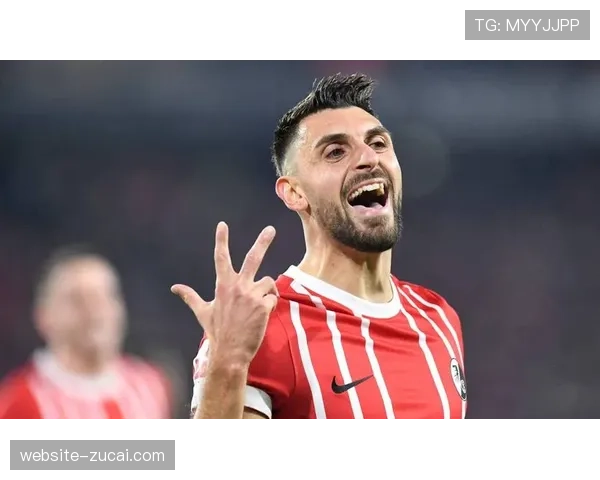 勒沃库森中场扎卡远射能力突出,成为打破密集防守的重要武器 勒沃库森中场扎卡远射能力突出,成为打破密集防守的重要武器